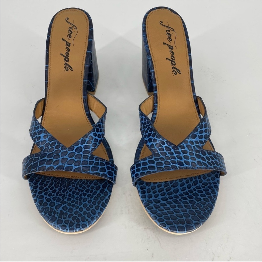 FREE PEOPLE NEW CHARLIE V HEELED SANDALS BLUE CROC LEATHER 41 - Picture 6 of 11